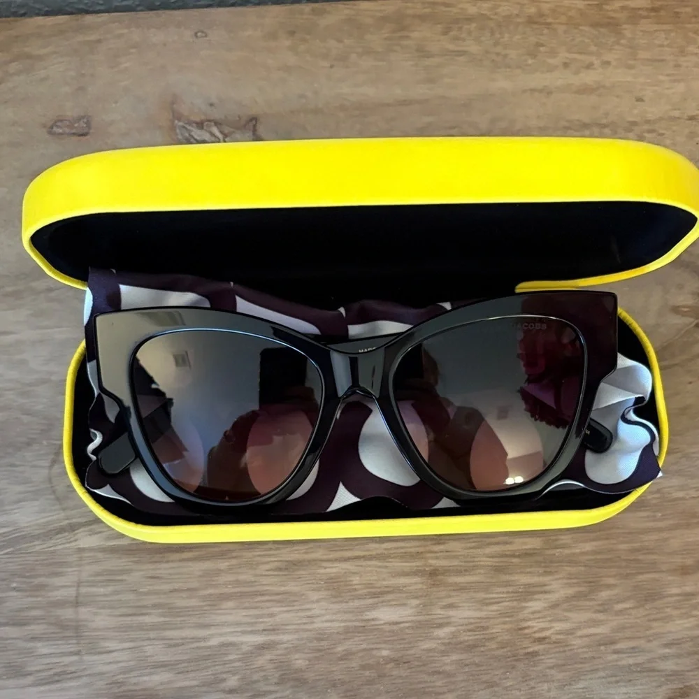 Marc Jacobs chic sunglasses